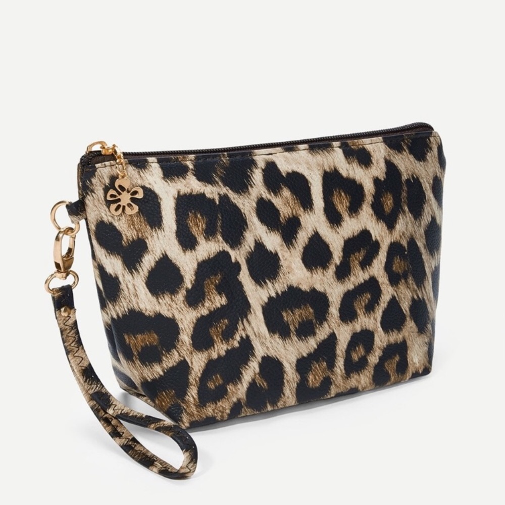 🐆 Leopard print makeup bag